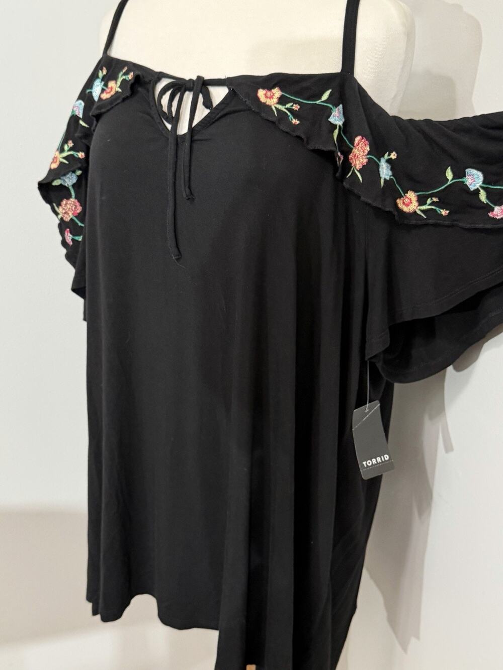 NEW Torrid Black Knit & Floral Embroidered Cold Shoulder Top Shirt Size 3 3X